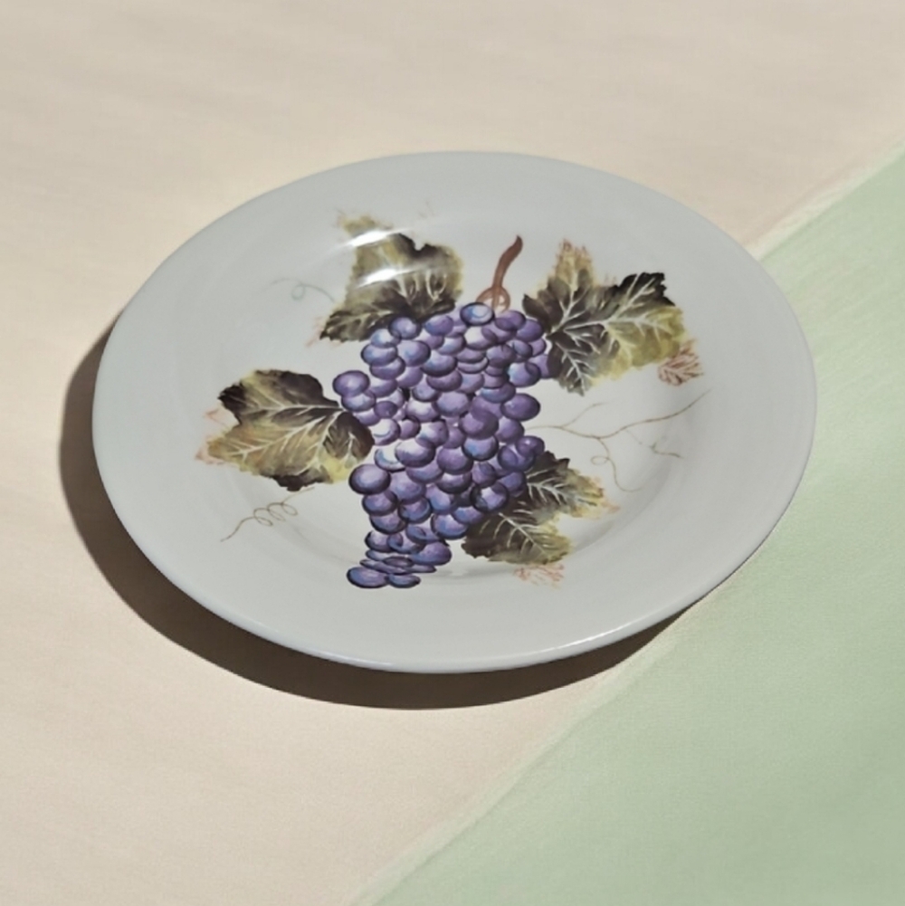 Decrotive Non Breakable Bowl With Grapes NWT From KOHLS